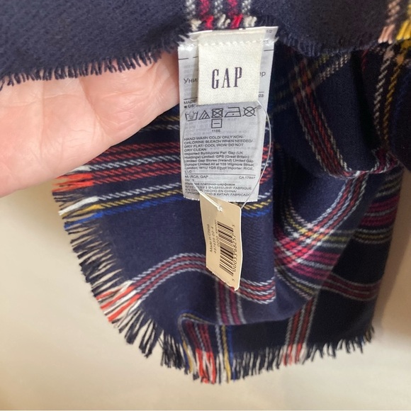 GAP Plaid Super-soft Fringed Large Scarf Shawl NEW WITH  TAGS - Picture 3 of 7
